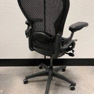 Herman Miller Aeron – Size B – Black – Tilt Lock – Lumbar Pad in Chairs & Recliners in Kitchener Area - Image 2