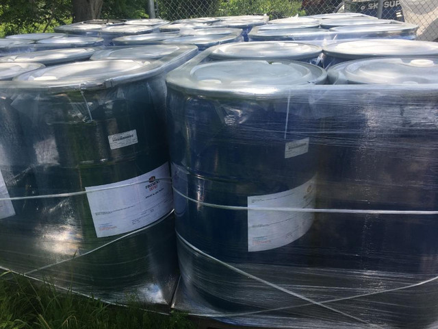 55 Gallons Barrels / Drums of Acrylic Driveway Sealer Asphalt Parking Lot Sealant 8000 Sq ft per drum when Spraying in Other Business & Industrial in Ontario - Image 4