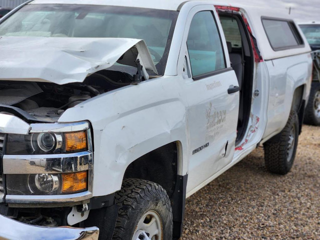 For Parts: Chevy Silverado 2500 2016 WT 6.0 4x4 Engine Transmission Door & More Parts for Sale. in Auto Body Parts - Image 2