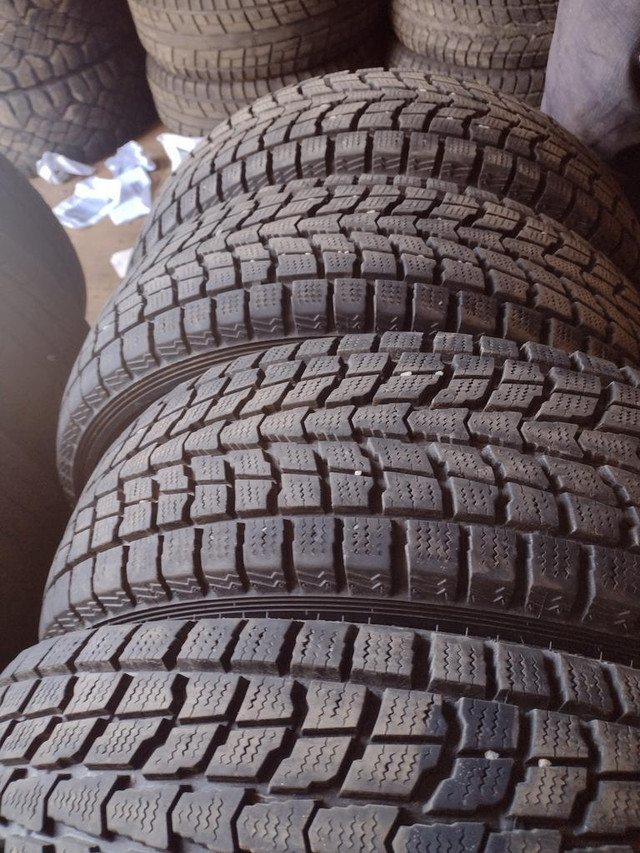 4 pneus d hiver 205/70r16 Dunlop en très bon état in Tires & Rims in Lévis - Image 4