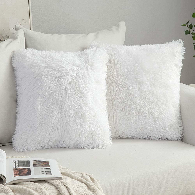 NEW 18 IN LUXURY FAUX FUR THROW PILLOWS in Bedding in Alberta
