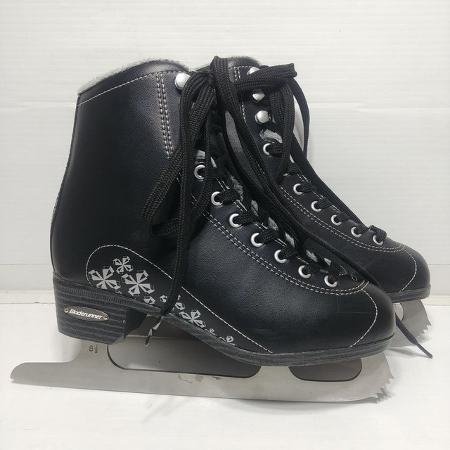 Aurora Blade Runner Figure Skates - Size 5 - Pre-owned - LKS3YB in Other in Calgary - Image 2