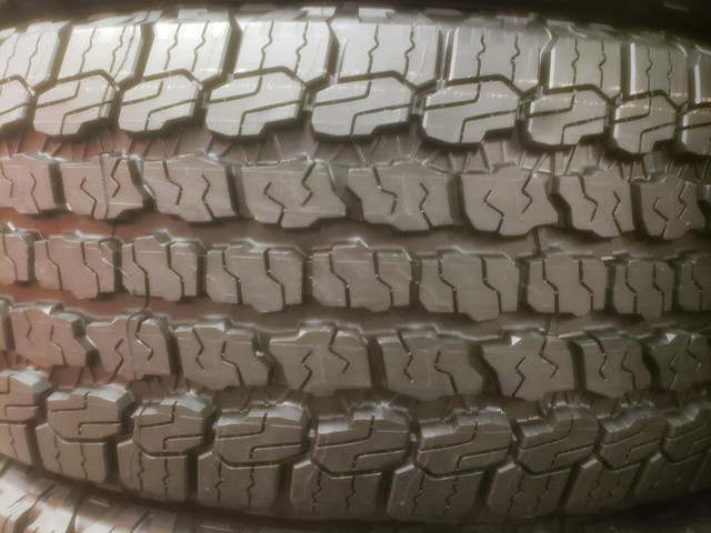 (Z443) 5 Pneus Ete - 5 Summer Tires 255-70-18 Goodyear 10/32 - PRESQUE NEUF / ALMOST NEW in Tires & Rims in Greater Montréal - Image 3