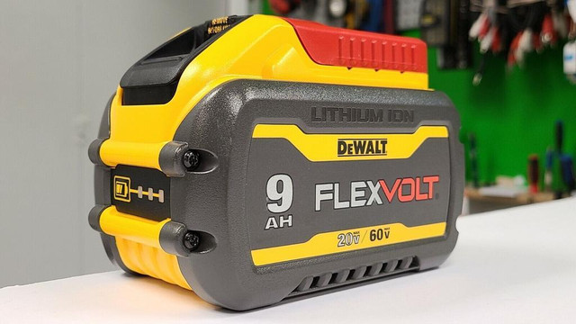 60V DeWALT FlexVolt 9Ah Li-Ion Battery in Power Tools in Calgary - Image 2