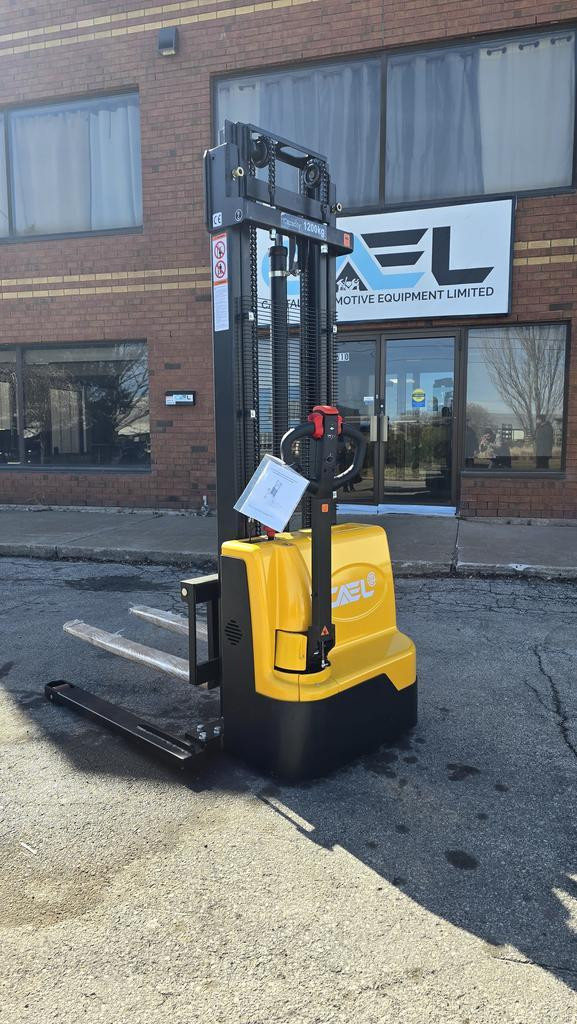 WHOLESALE PRICE : Brand new  Electric straddle stacker pallet stacker 138”  2645lbs in Other Business & Industrial - Image 2