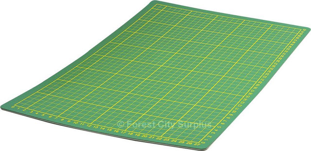 17.625x23.325-Inch Green Cutting Mat with Measurements in Hobbies & Crafts in London - Image 4