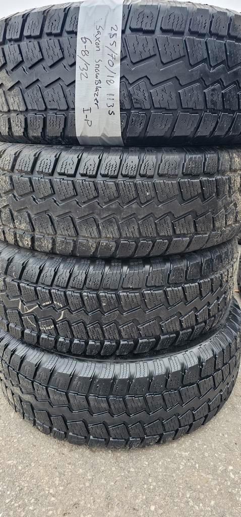 255/70/18 4 pneus HIVER / fit pour 275/65/18 in Tires & Rims in Greater Montréal