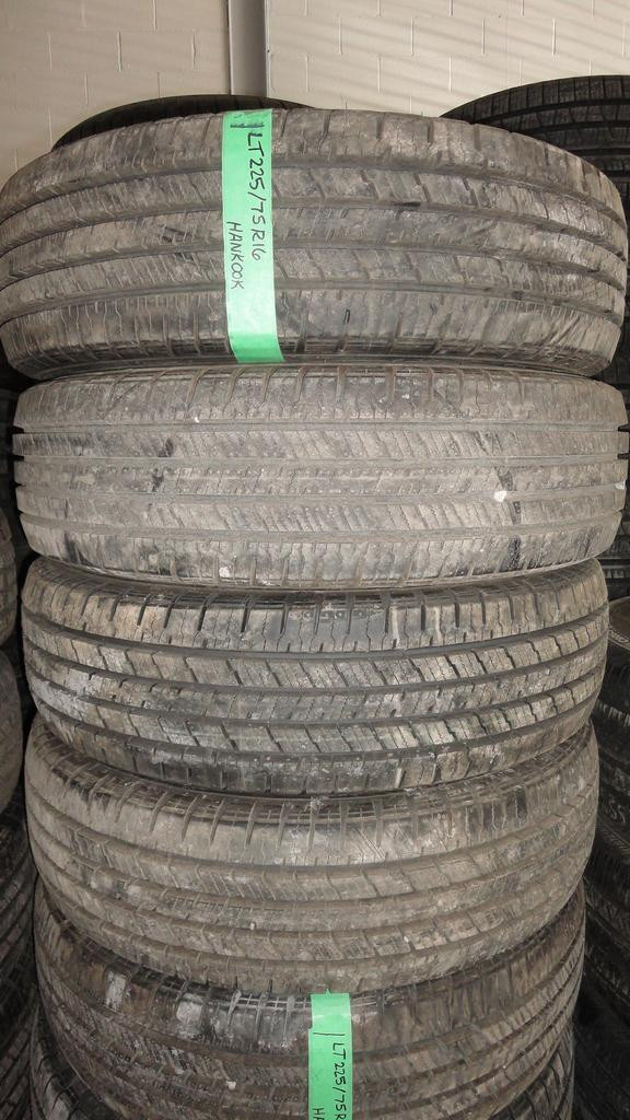 LT 225 75 16 2 Hankook Dynapro Used A/S Tires With 95% Tread Left in Tires & Rims in Markham / York Region