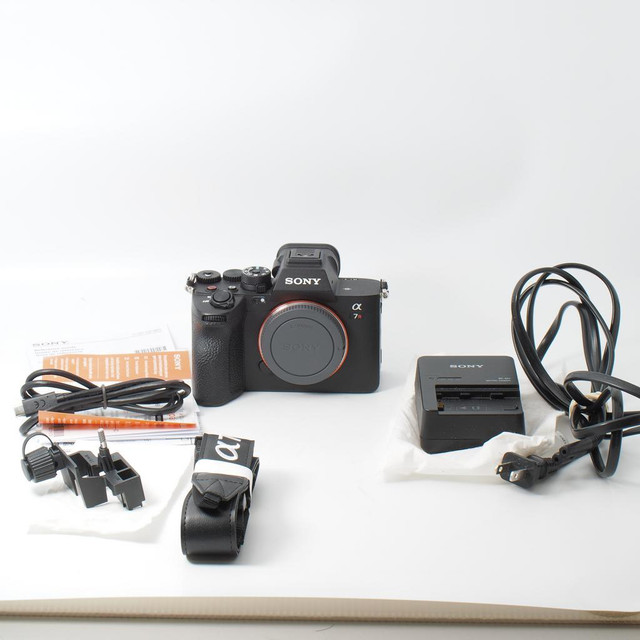 Sony A7R V body only (ID: C-772 TJ) 19k shutter count in Cameras & Camcorders - Image 3