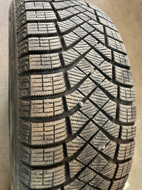 4 pneus dhiver P215/65R16 102T Pirelli Winter Ice Zero FR 9.0% dusure, mesure 10-10-10-10/32