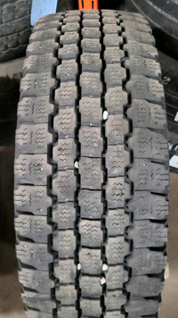 4 pneus dhiver LT225/75R16 115/112Q Bridgestone Blizzak W965 42.0% dusure, mesure 9-10-10-10/32