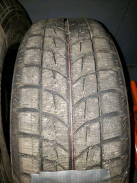 1 pneu d'hiver P215/60R15 94R Bridgestone Blizzak WS-60 3.0% d'usure, mesure 11/32