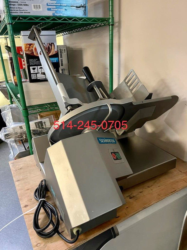 Scharfen Trancheur a viande 12” 110V Comme Neuf. 12”  meat slicer like new.  in Industrial Kitchen Supplies