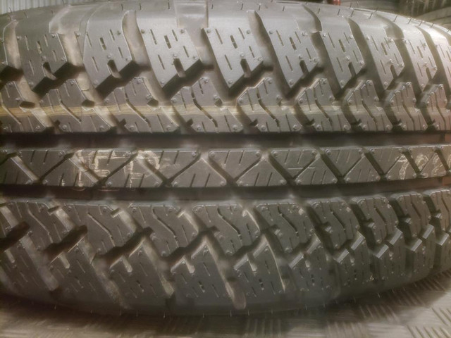 (Z449) 1 Pneu Ete - 1 Summer Tire 255-70-18 Bridgestone 13/32 - 5x127 - JEEP - COMME NEUF / LIKE NEW in Tires & Rims in Greater Montréal - Image 2