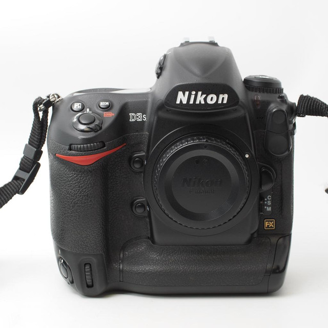 Nikon d3s DSLR camera body (ID - C-826) in Cameras & Camcorders - Image 2