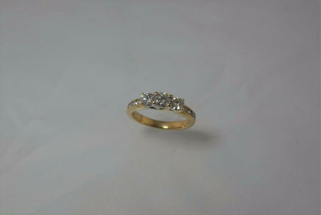(I-1785-228) 10K GOLD MULTISTONE DIAMOND RING in Jewellery & Watches in Alberta