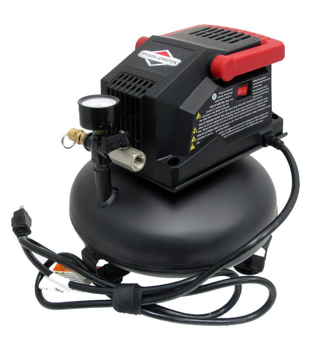 New - BRIGGS AND STRATTON 1 GALLON PANCAKE AIR COMPRESSOR -- BS0110141  -- Complete with accessory kit in Other