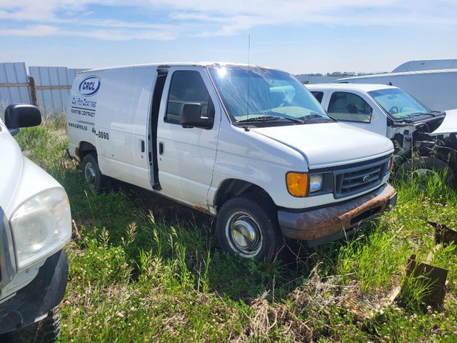 2006 Ford E-250 Van 5.4L RWD Parting Out in Auto Body Parts in Manitoba - Image 2