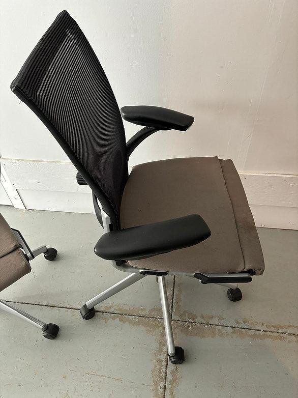 Haworth X99 Fully Loaded Chair in Excellent Condition-Call us now! in Chairs & Recliners in Toronto (GTA) - Image 2
