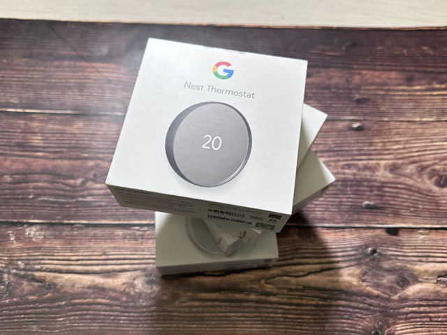 Google Nest Thermostat 4th Gen - Like New With Box in General Electronics in Toronto (GTA) - Image 2