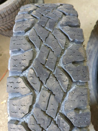 4 pneus d'été LT235/80R17 120/117Q Goodyear Wrangler Duratrac 35.5% d'usure, mesure 10-10-11-11/32
