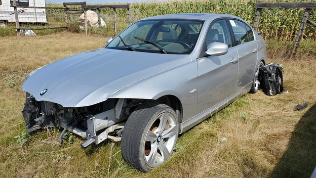 Parting out WRECKING: 2010 BMW 335 in Other Parts & Accessories - Image 3