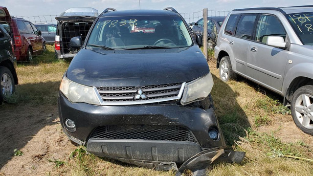 Parting out WRECKING: 2009 Mitsubishi Outlander in Other Parts & Accessories - Image 3