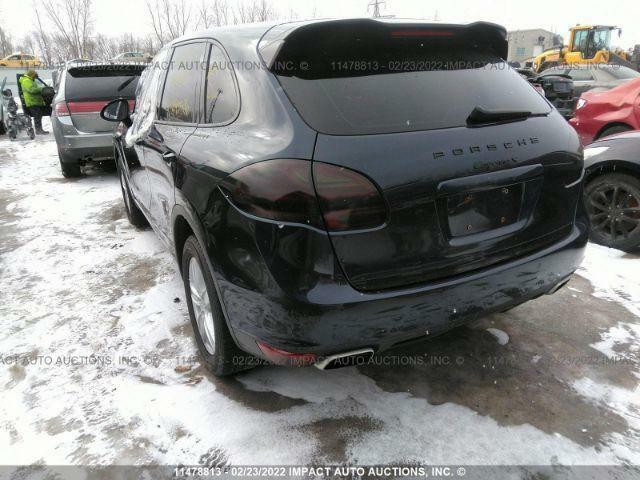PORSCHE CAYENNE (2011/2018  FOR PARTS PARTS ONLY in Auto Body Parts - Image 3
