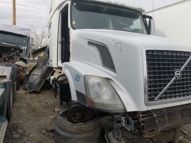 2013 Volvo VNL Truck Engine D13 Transmission ATO2612D For Parts in Heavy Equipment Parts & Accessories in Alberta - Image 2