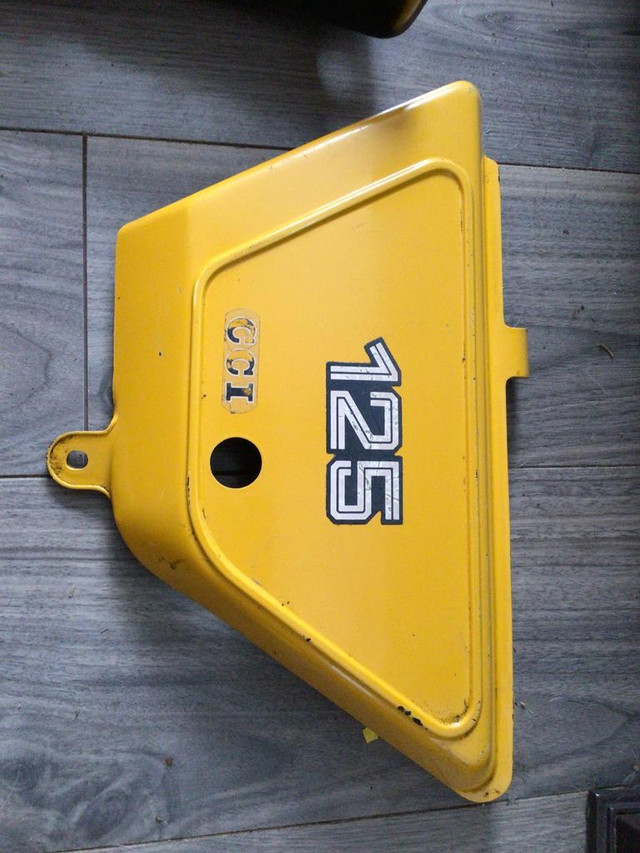 1978 1979 Suzuki TS125 Left Oil Tank Side Cover in Motorcycle Parts & Accessories