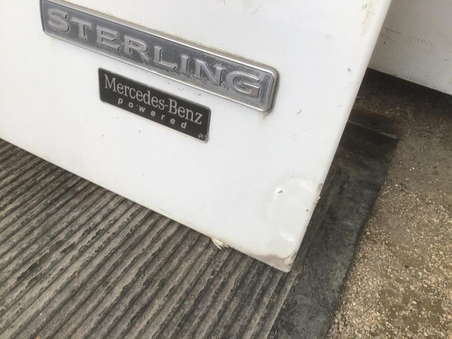 (DOORS / PORTES)  STERLING LT9500 -Stock Number: H-5976 in Auto Body Parts in Saskatchewan - Image 4