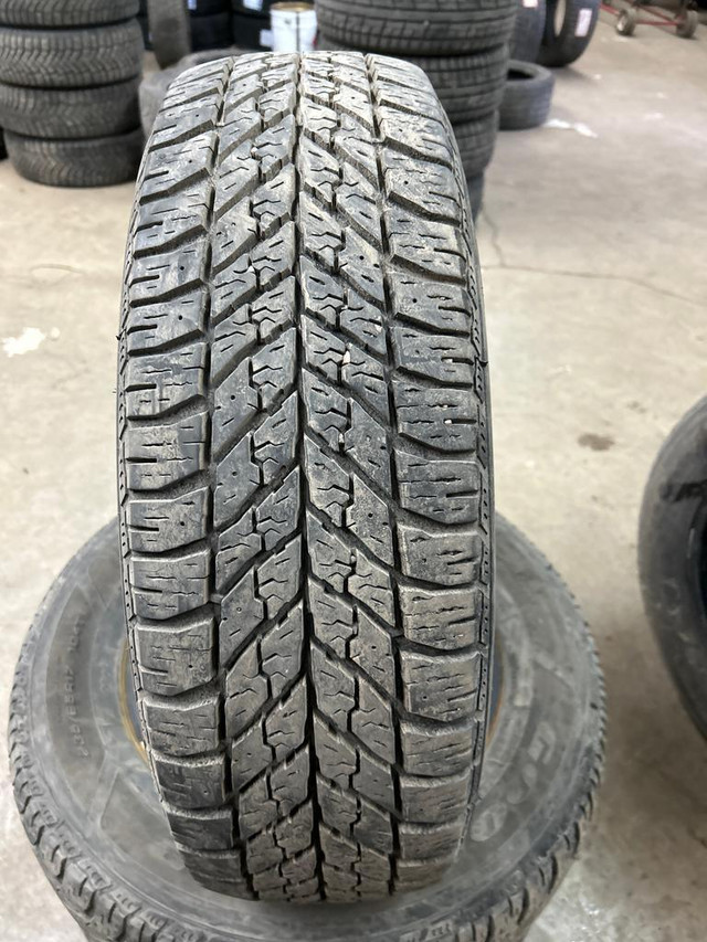 4 pneus dhiver P235/65R17 104T Goodyear Ultra Grip Winter 41.5% dusure, mesure 8-8-7-7/32 in Tires & Rims in Québec City - Image 3