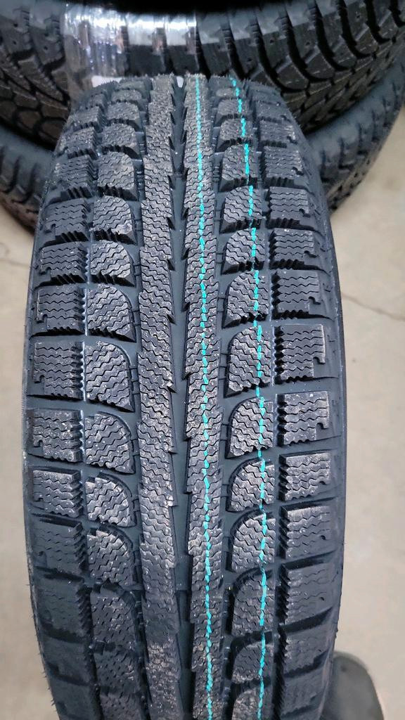 4 pneus dhiver neufs P185/65R15 88H Maxtrek Trek M7 in Tires & Rims in Québec City - Image 2
