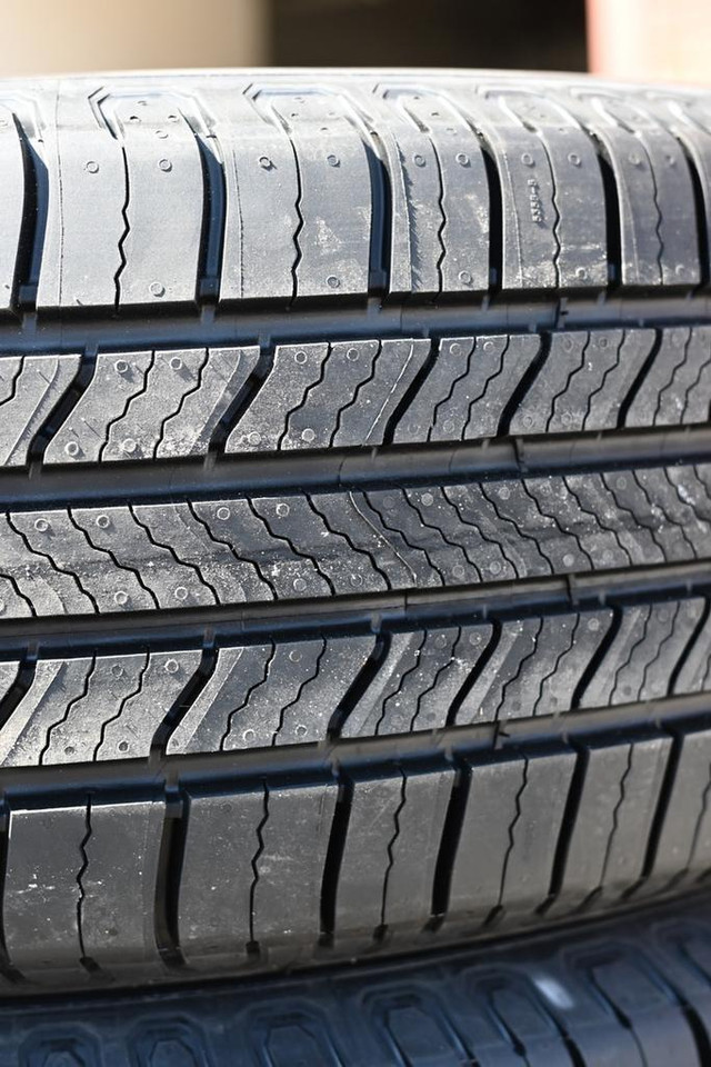 235/65R18 Allseason Tire Michelin Defender 2 Tire Buick Enclave Cadillac XT5 XT6 Tire lexus RX350 RX450 7748 in Tires & Rims in Toronto (GTA) - Image 3