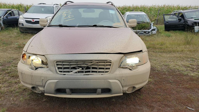 Parting out WRECKING: 2004 Volvo XC70 in Other Parts & Accessories - Image 3