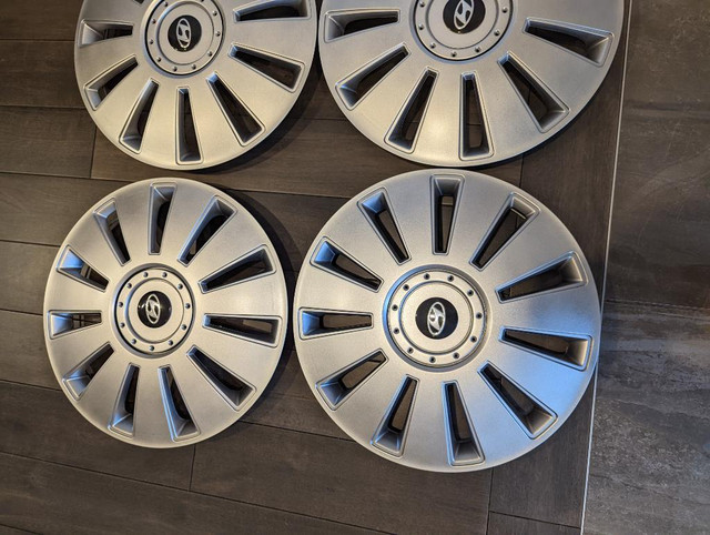 BRAND NEW  HYUNDAI ELANTRA  /  HYUNDAI ACCENT   REPLICA AFTERMAEKET  15     INCH WHEEL COVER SET OF FOUR. in Tires & Rims in Ontario - Image 2