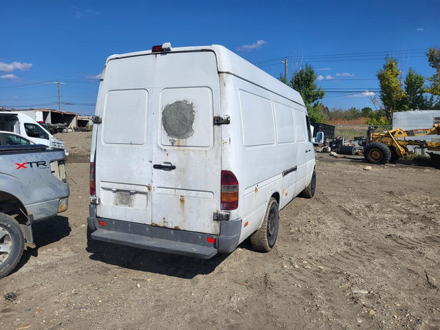 2005 Dodge Sprinter 2500 158 Weelbase For Parting Out in Auto Body Parts in Saskatchewan - Image 3