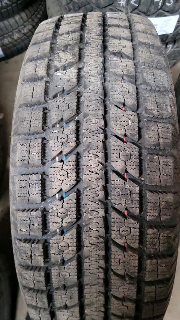 4 pneus dhiver P255/60R19 108T Toyo Observe GSi5 3.0% dusure, mesure 12-11-12-12/32 in Tires & Rims in Québec City - Image 3