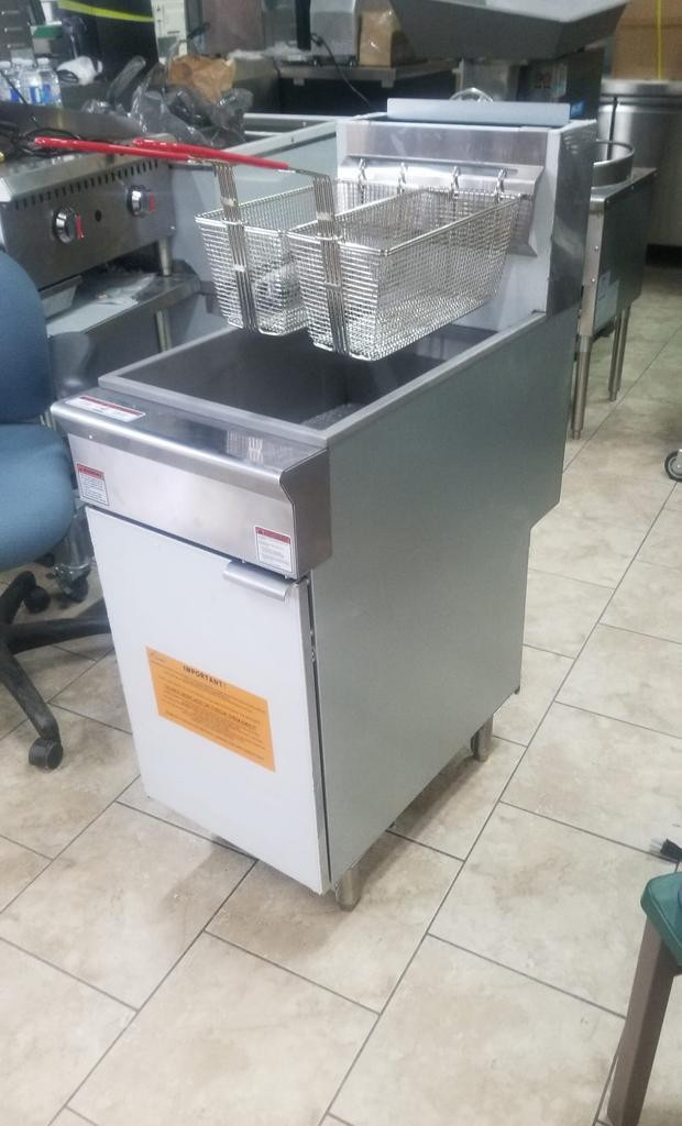 Brand New Natural Gas 85lbs Deep Fryer - 150,000 BTU in Other Business & Industrial