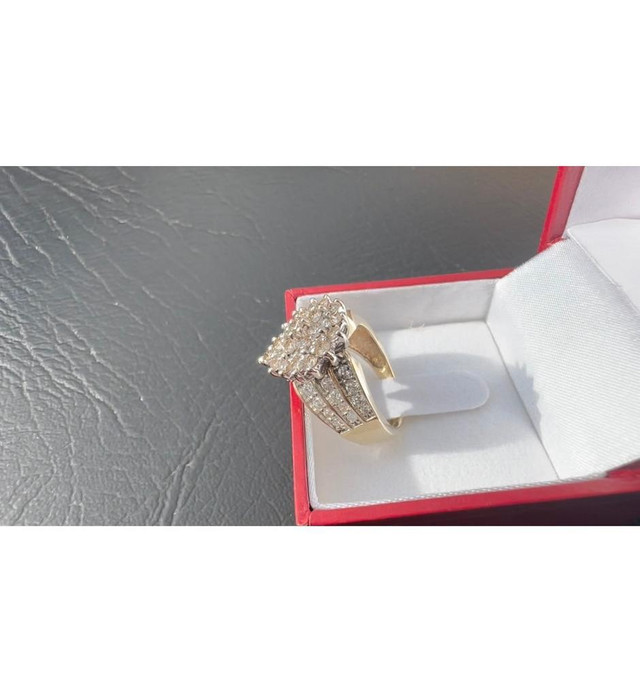 #466 - 2 Carat Cluster, 10k Yellow Gold Dinner Ring, Size 6 3/4 in Jewellery & Watches - Image 2