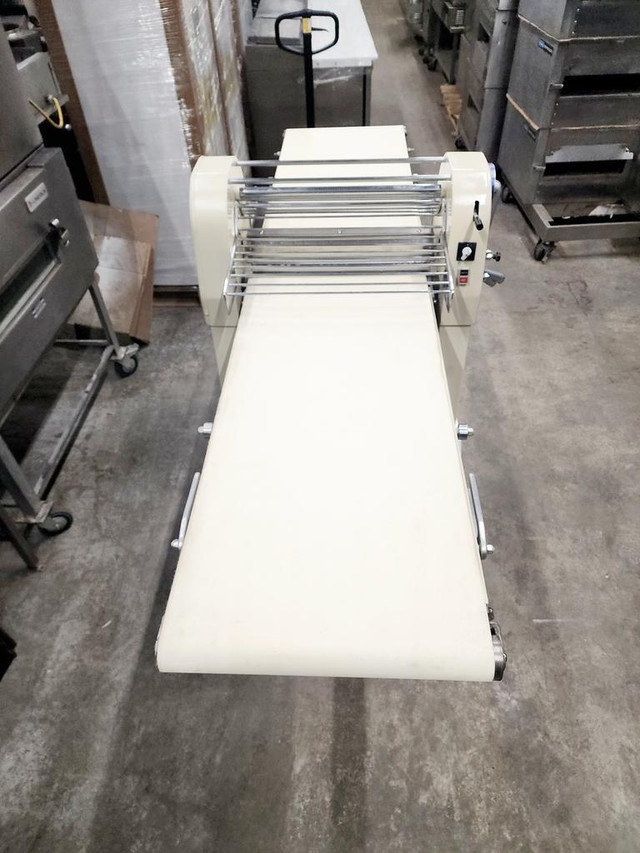 Pavailler Laminoir a Pates / Bakery Dough Sheeter Reversible in Industrial Kitchen Supplies - Image 3