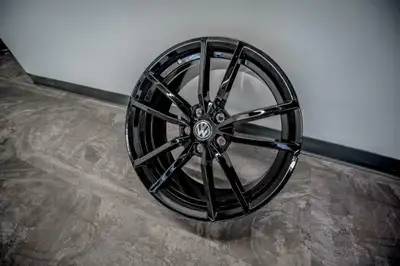 Limitless Tires currently has 2 sets available of these VW Golf R Pretoria style wheels. These wheel...