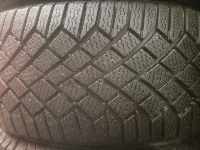 (ZH623) 4 Pneus Hiver - 4 Winter Tires 235-55-18 Continental 8-9/32 - PRESQUE NEUF / ALMOST NEW in Tires & Rims in Greater Montréal - Image 3