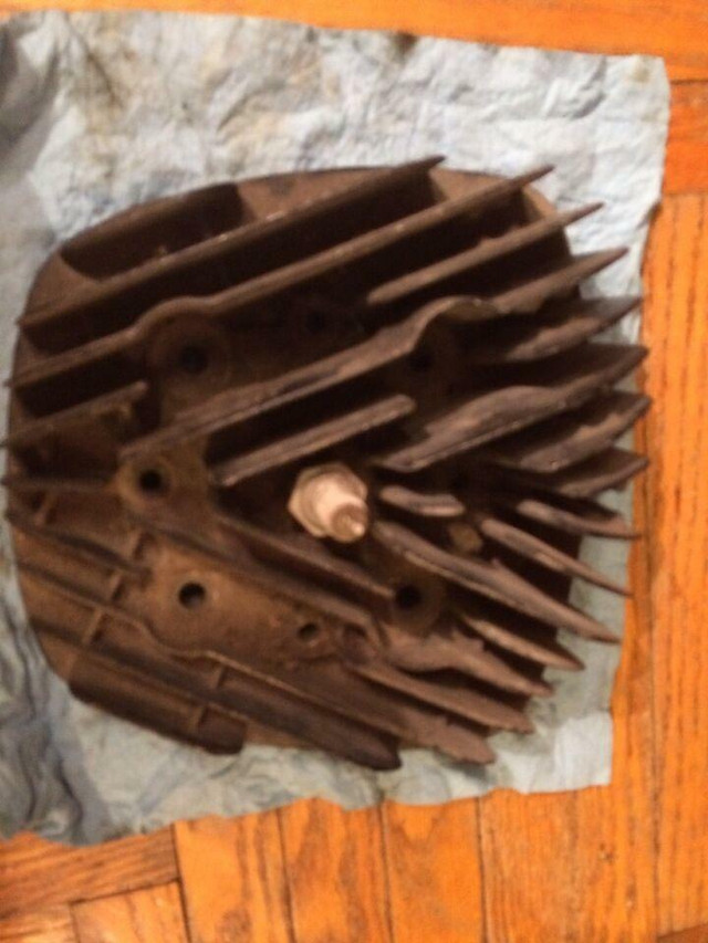 1976 Honda Elsinore MR250 MT250 CR250 Cylinder Head in Motorcycle Parts & Accessories in Moose Jaw