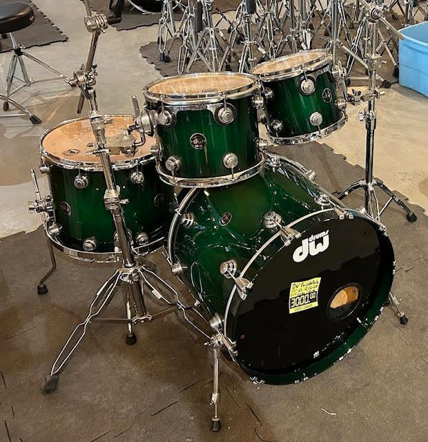 DW Pre-Collector`S 10-12-16-22 Green Fade - Used-Usagé in Drums & Percussion in Québec - Image 2