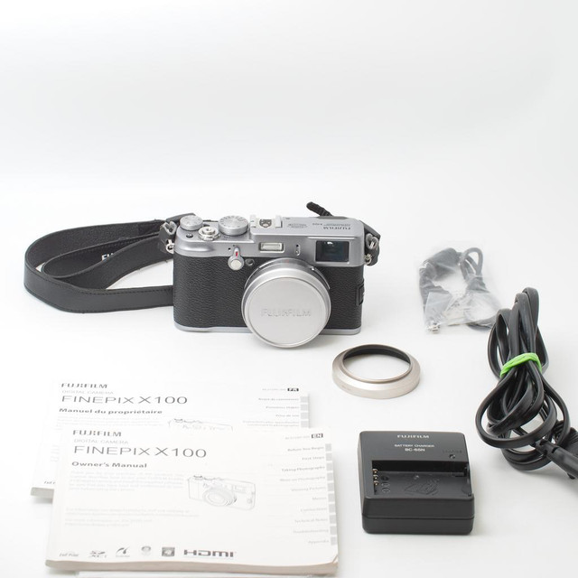 Fujifilm x100 Finepix (ID - C-845) in Cameras & Camcorders