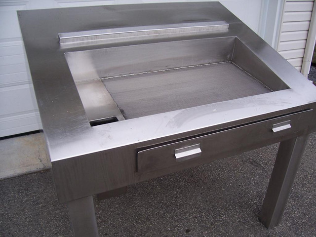 Table dinspection / triage en acier inoxydable --- Stainless steel Sorting / inspection table in Other Business & Industrial in West Island - Image 2