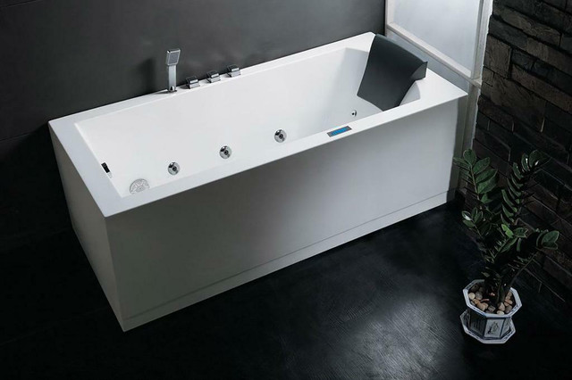 AM154JDTSZ-70R whirlpool bathtub - Available in 59 & 70 in R or L Drain in Plumbing, Sinks, Toilets & Showers