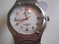 SWISS ARMY MILITARY SOLID STAINLESS STEEL MANS WATCH