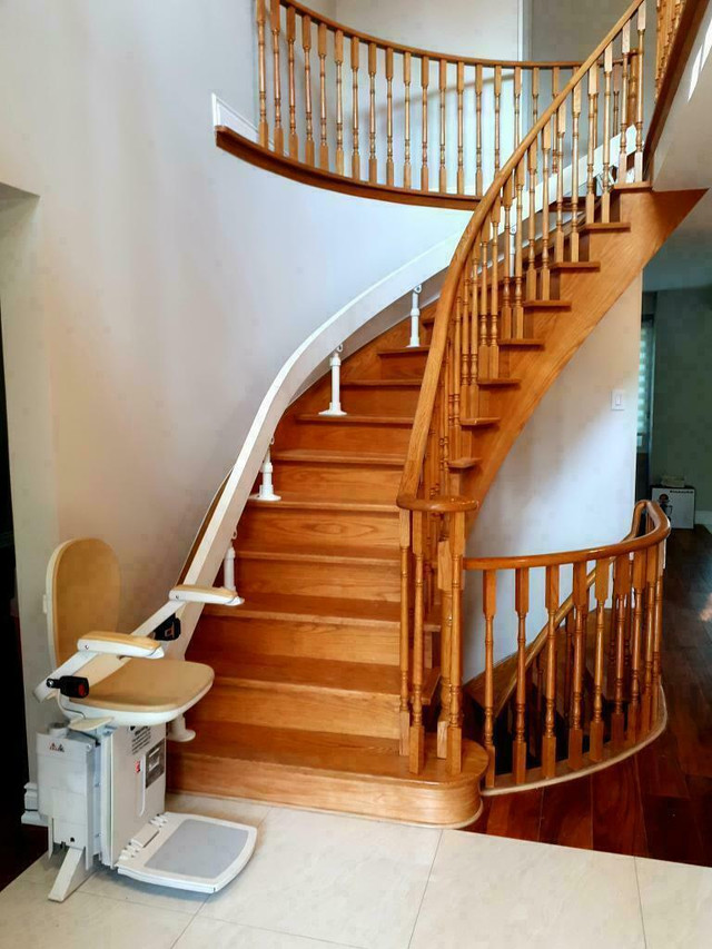 Need a used stair lift?! Installed with warranty. Also chair removals!! Acorn Stannah Bruno Stairlift Chairlift Glide in Health & Special Needs in Hamilton - Image 4